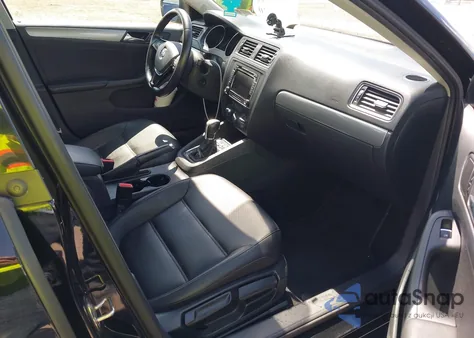 2015 Volkswagen Jetta 1.8T Se z USA, uszkodzony, nr VIN 3VWD17AJ3FM297668